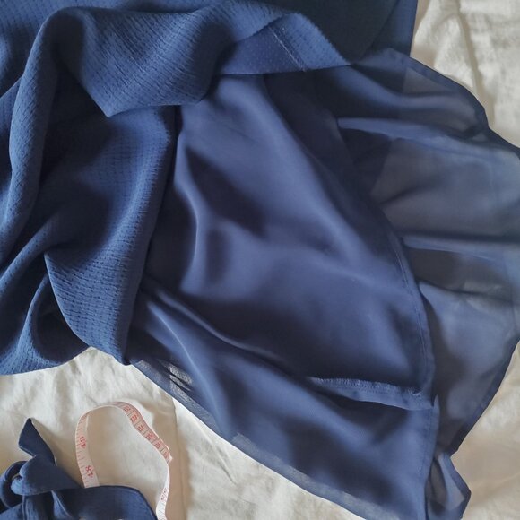 H & M  Dress With Lining And 3/4 Puffy Sleeves That Tie Sz 8 Loose Fit - Picture 7 of 10